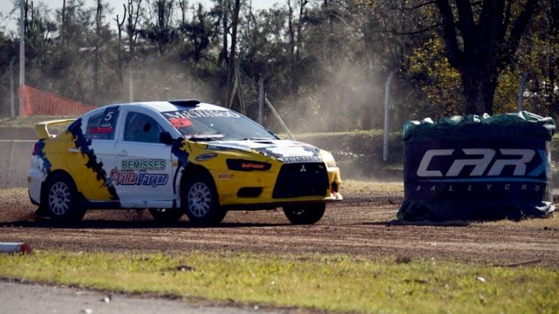 Mario Sampayo va ganando en el CARX  de Arrecifes