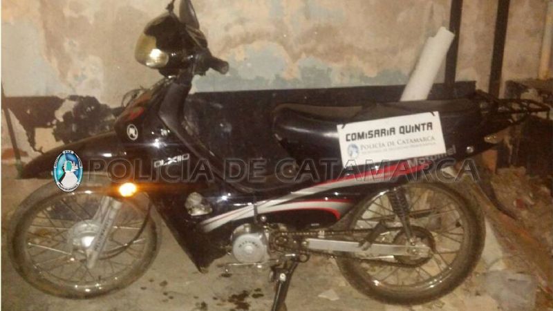Secuestran una moto abandonada en un descampado