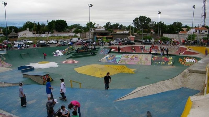 Adolescente se golpeó el brazo en la pista de skate del Parque de los Niños