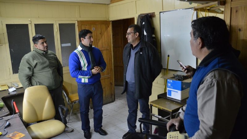 Empleados del Senado crearon un taller de reparación telefónico y electrónico