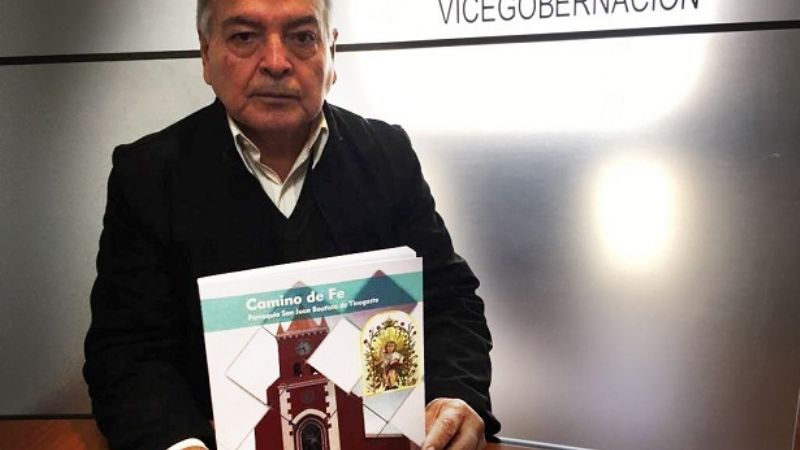Escritor Hugo Alanis presentó nueva obra literaria