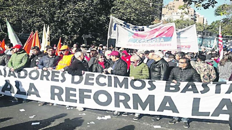 Gobernadores PJ instaron a Macri a "tomar nota" y a "reflexionar"