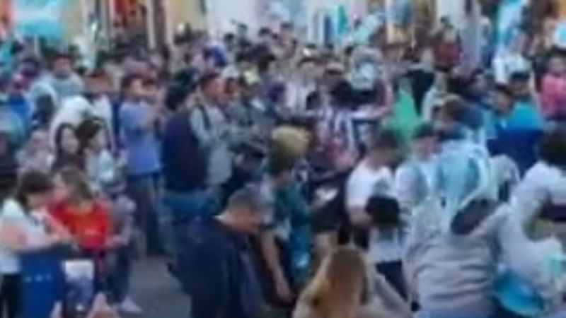 Cientos de catamarqueños festejaron la clasificación de Argentina