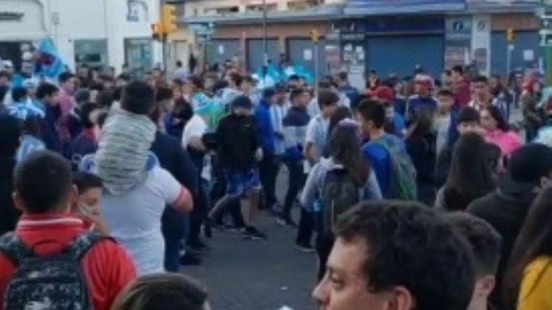Cientos de catamarqueños festejaron la clasificación de Argentina