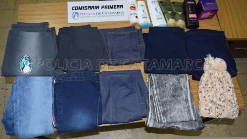 Aprehenden a dos jóvenes mujeres