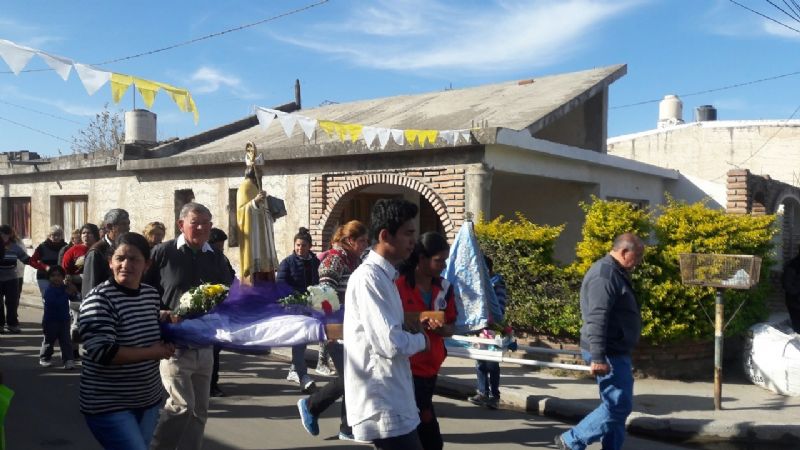 La Virgen sigue visitando a vecinos de La Viñita
