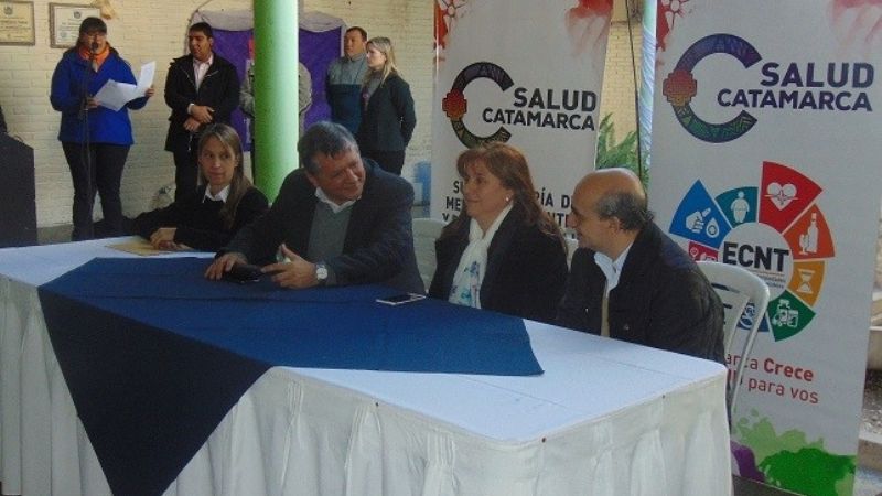 Entregaron 30 heladeras y computadoras en toda la provincia