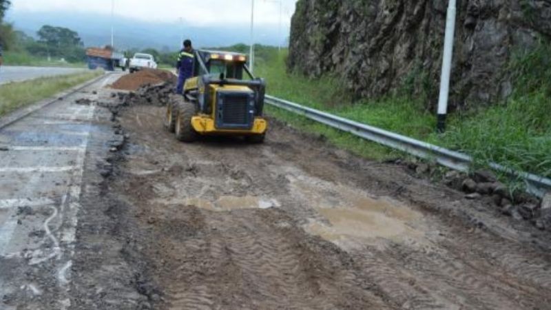 Advierten por obra de reparación de calzada en El Totoral