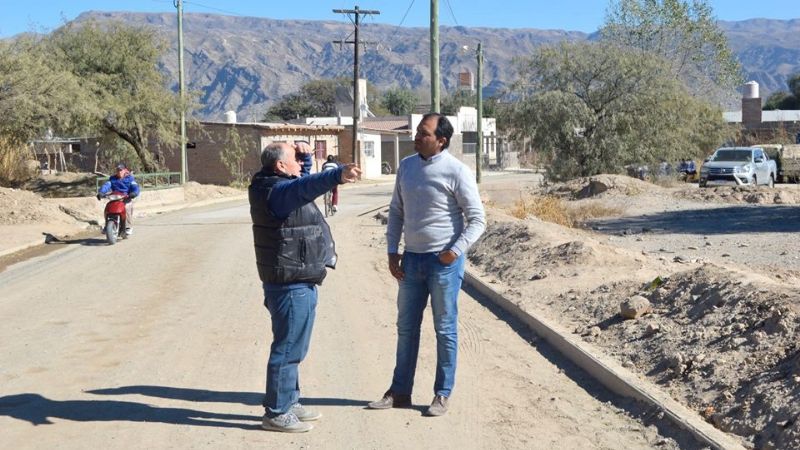Avanza la urbanización y pavimentación de barrios históricos en Santa María