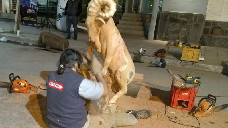 El domingo finaliza Simposio de Escultores en Recreo