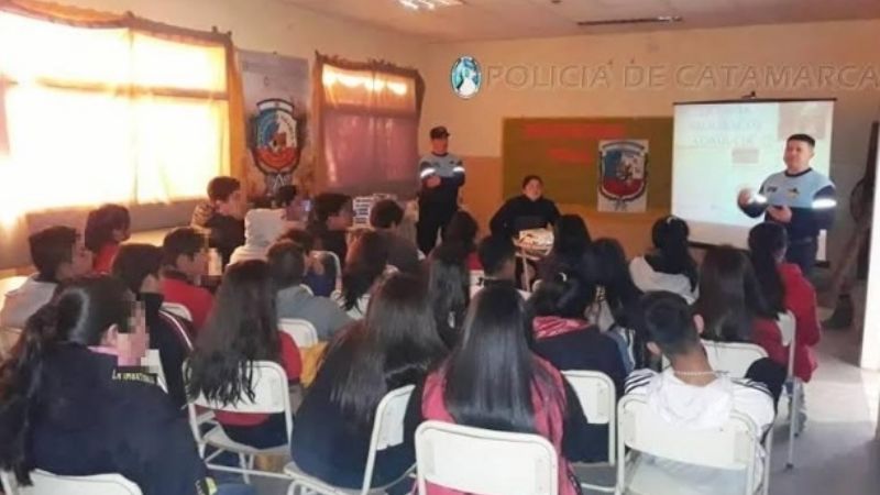 Efectivos de Seguridad Vial brindaron charlas en una escuela de Pomán