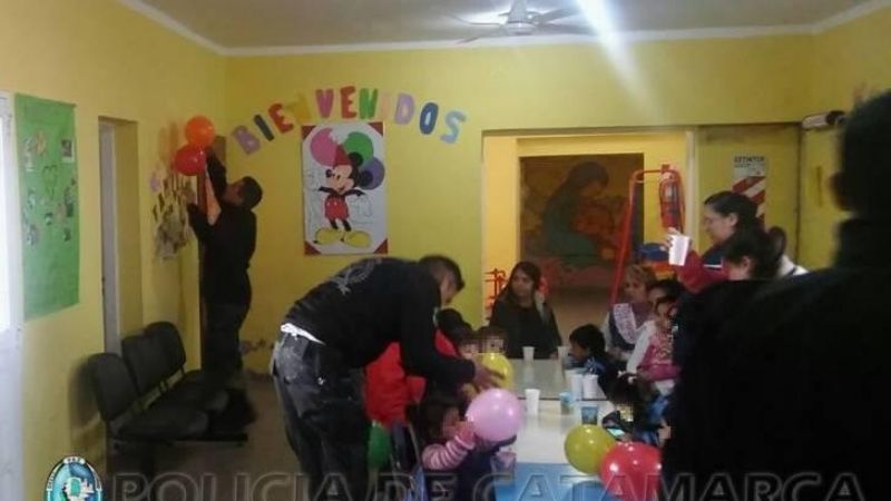 Policías visitaron a niños del Centro Integral de Salud