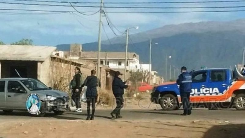 Auto y moto chocaron en el Bº Inti Huasi