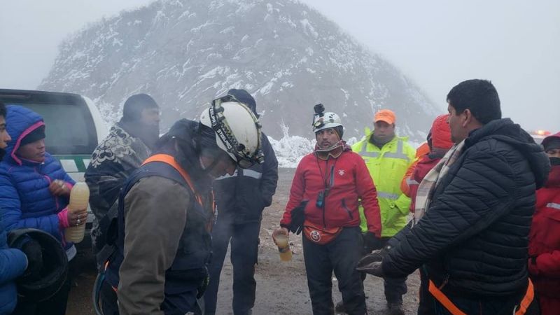 Informe completo de los bomberos “héroes” tras el rescate de funcionarios