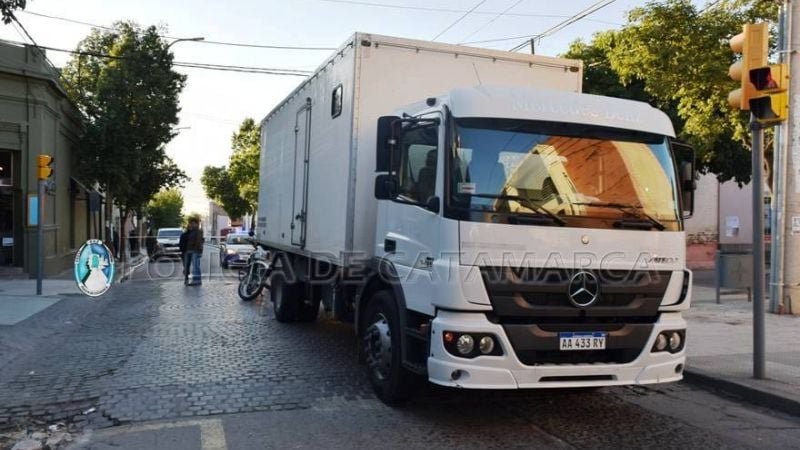 Murió una mujer tras ser atropellada por un camión en pleno centro