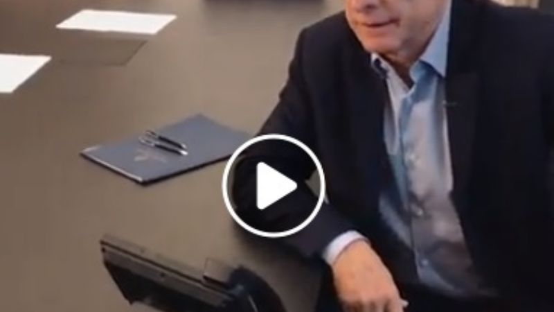 Asi fue el saludo del Presidente Macri a un rescatista