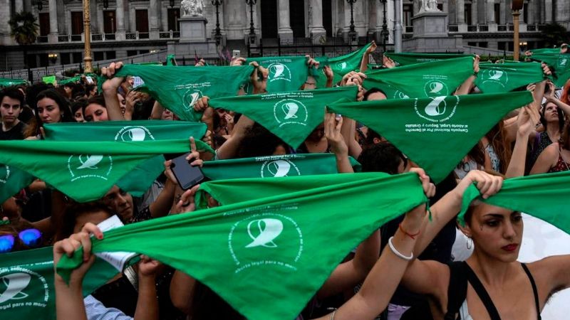 Introducen cambios en el texto de la ley del aborto para acercar a los indecisos