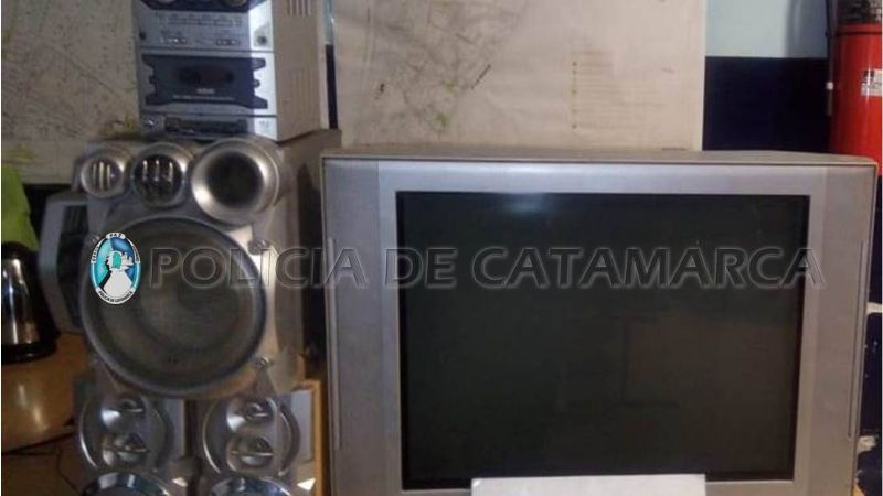 Aprovecharon la ausencia de sus vecinos y entraron a su casa a robar