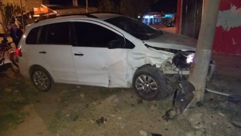 Violento choque de dos autos en Recreo
