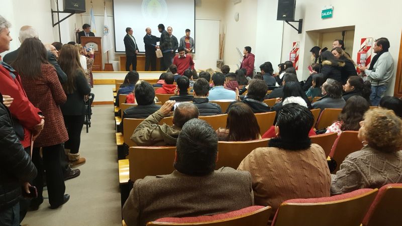 Alumnos con los mejores promedios, premiados por la UNCA