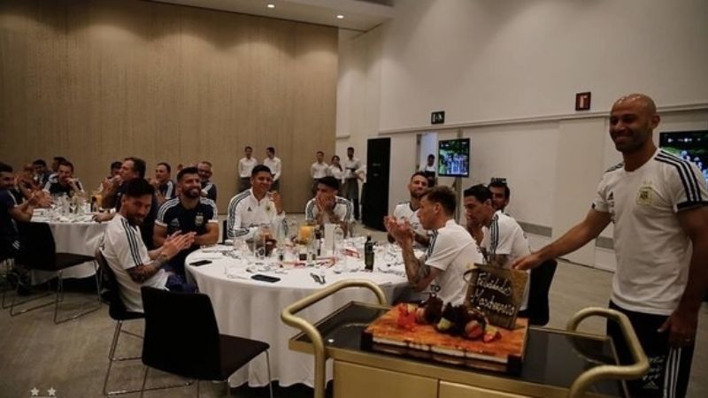 Meza iría por Lanzini en la Selección para el debut