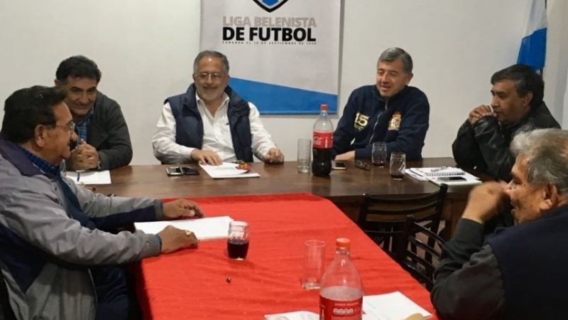 Presidentes de las ligas de fútbol del Oeste con Solá Jais