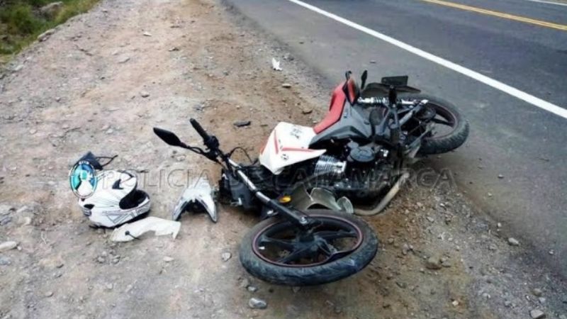 Chocó contra un poste del alumbrado público