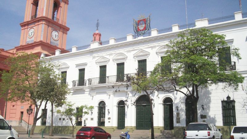 Lucía firmó decreto de la Feria de Invierno para la Administración Pública