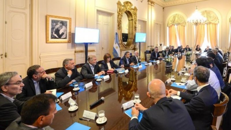 Congelan designaciones para este año, limitan vehículos oficiales, viáticos y viajes