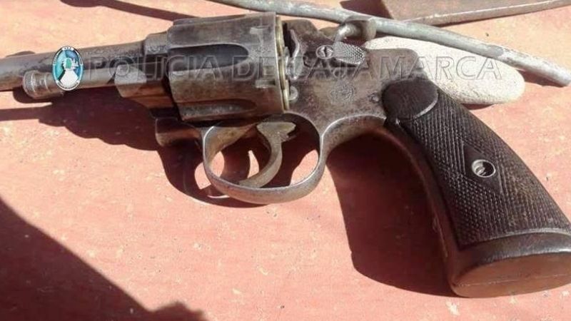 A los tiros, abuelo puso en fuga a dos mujeres ladronas