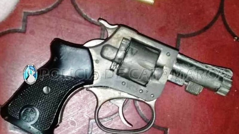 Secuestran 130 plantas de marihuana, un arma de fuego y otros elementos