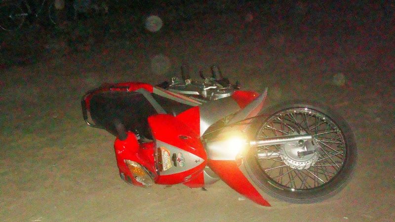 Joven herido tras chocar con una camioneta