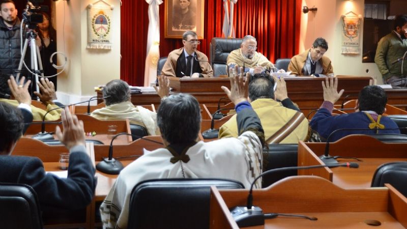 Asfaltado para la Ruta N°25 de Pomán y una Biblioteca para Aconquija