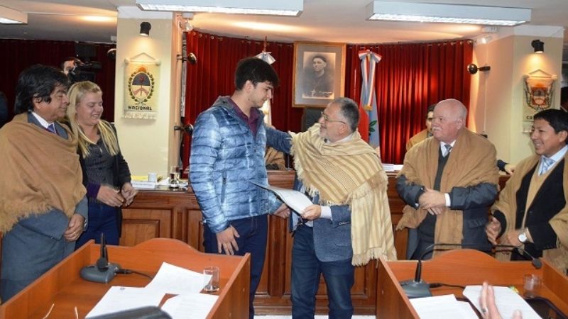 Reconocen libro de joven escritor