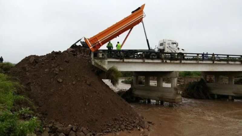 En Ruta 64 siguen las obras en puente sobre río El Abra
