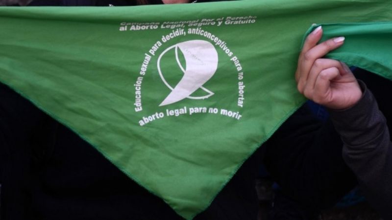 “Pañuelazo” a favor de la legalización del aborto en el Poncho