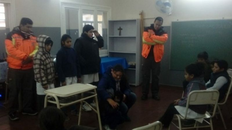 Defensa Civil capacitó a alumnos de la escuela de La Bajada