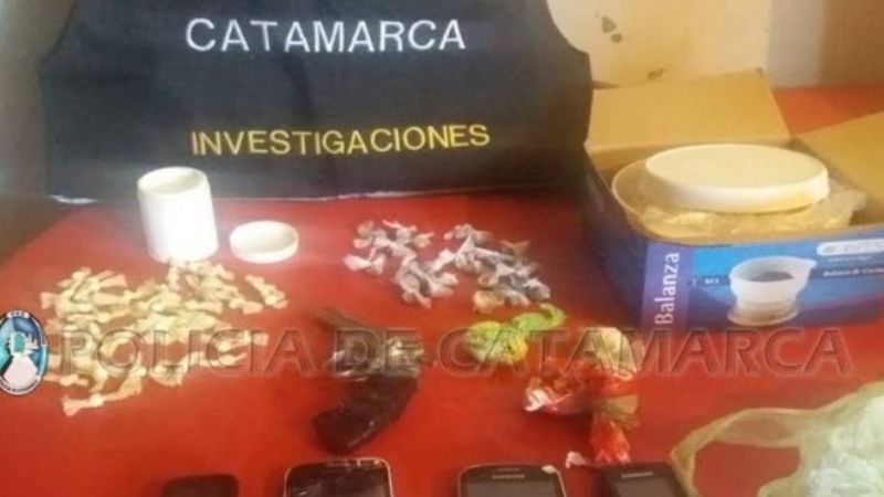 Secuestran droga, elementos robados, y aprehenden a dos personas