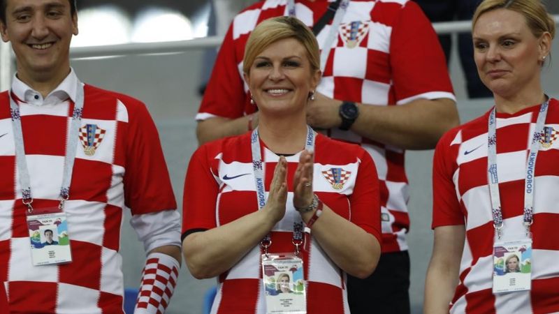 La presidenta de Croacia se descontó el sueldo por acompañar a su selección Mundial