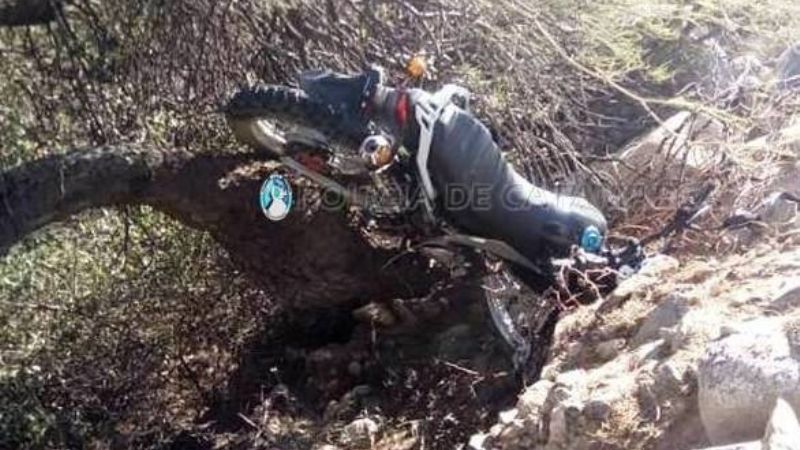 Grave accidente: Dos menores en moto cayeron a un precipicio