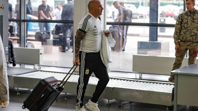 Sampaoli “arregló” por 2 “palos verdes” y se va