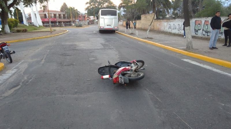 Motociclista herido en el monumento Felipe Varela