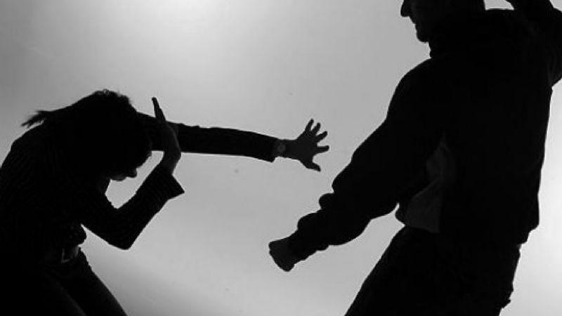 Aprehenden a dos golpeadores de mujeres