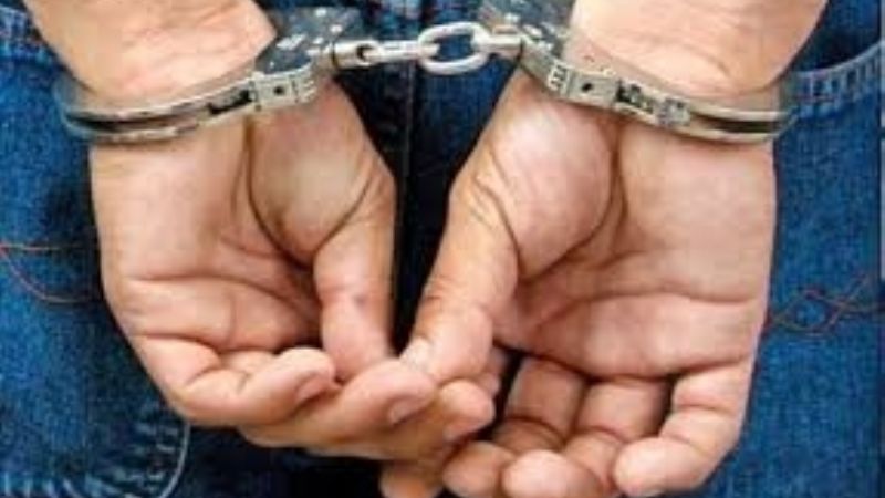 Aprehenden a un hombre por golpear a su hermano