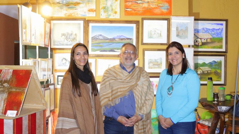 Silvia Tomassi presenta sus obras en el Poncho