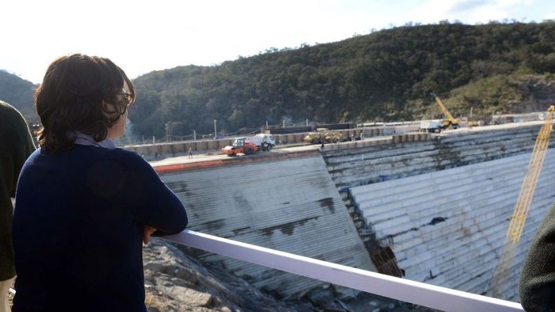 Destacan el avance de la obra del dique El Bolsón