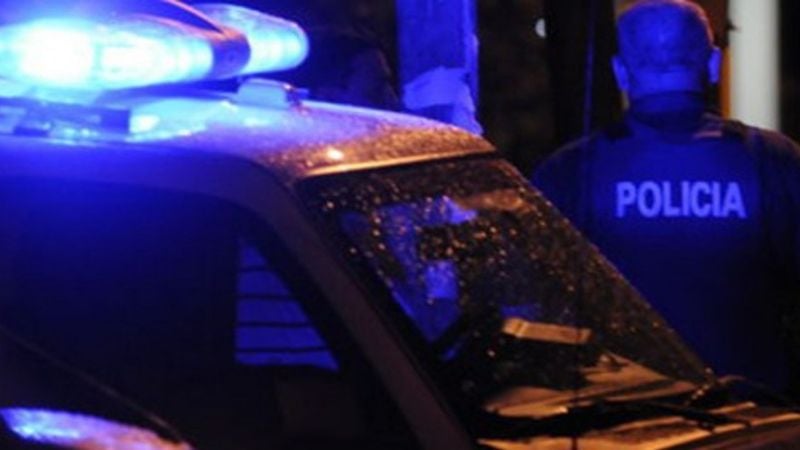 Arrestan a dos jóvenes sospechosos y sin documentos