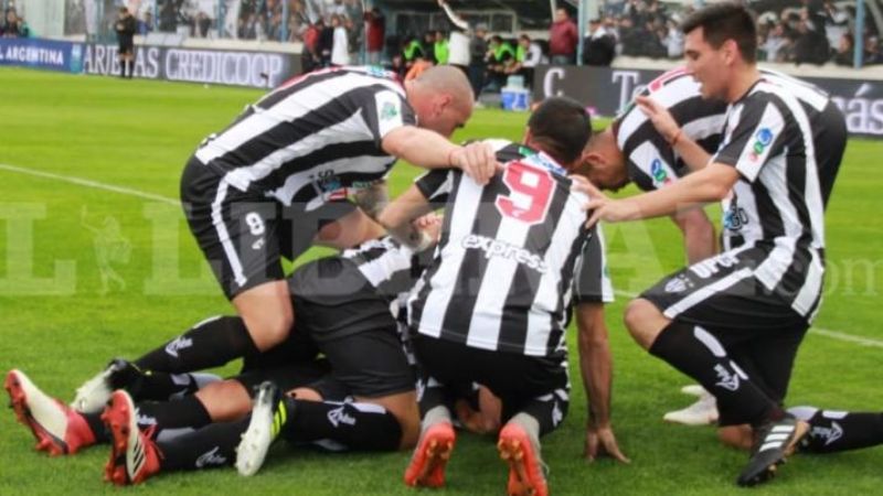 Central Córdoba eliminó a Vélez en los penales