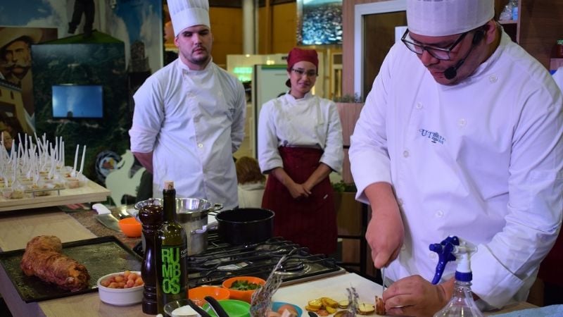 El “festejo” de UTHGRA en la “cocina del Poncho”