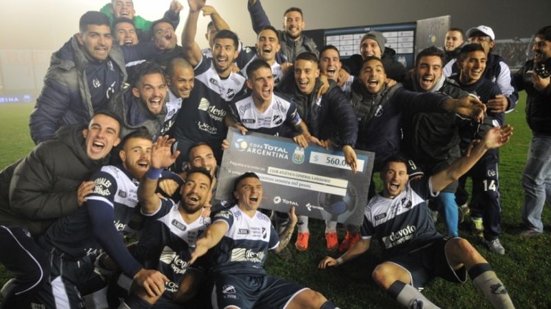 A Banfield lo eliminó un equipo de la 1ra. D